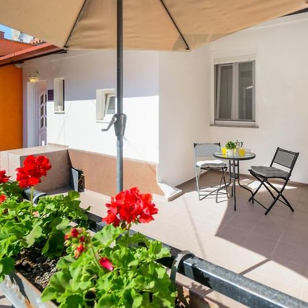 Charming Apartment In Town Center Pula Exterior foto