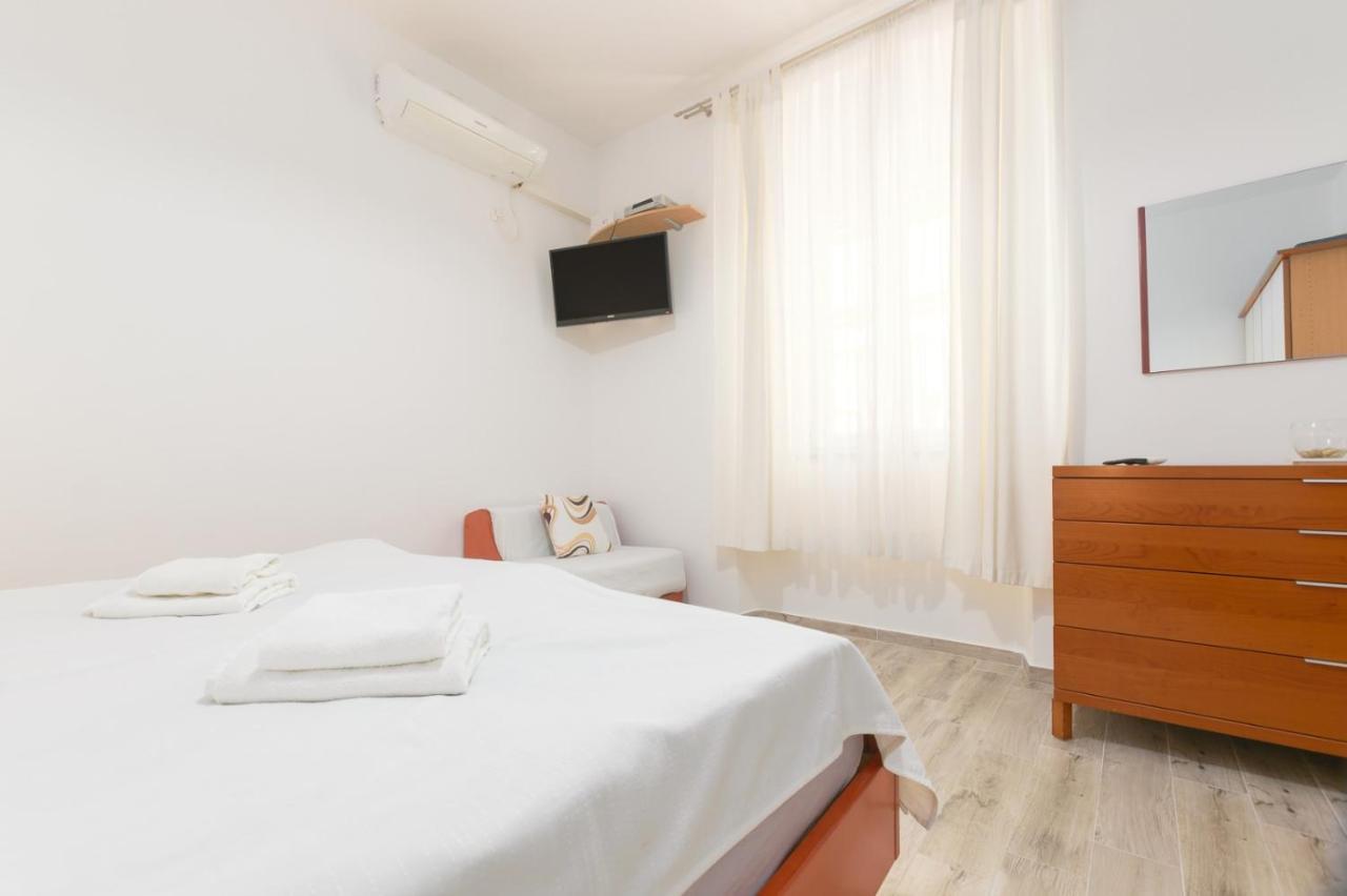Charming Apartment In Town Center Pula Exterior foto